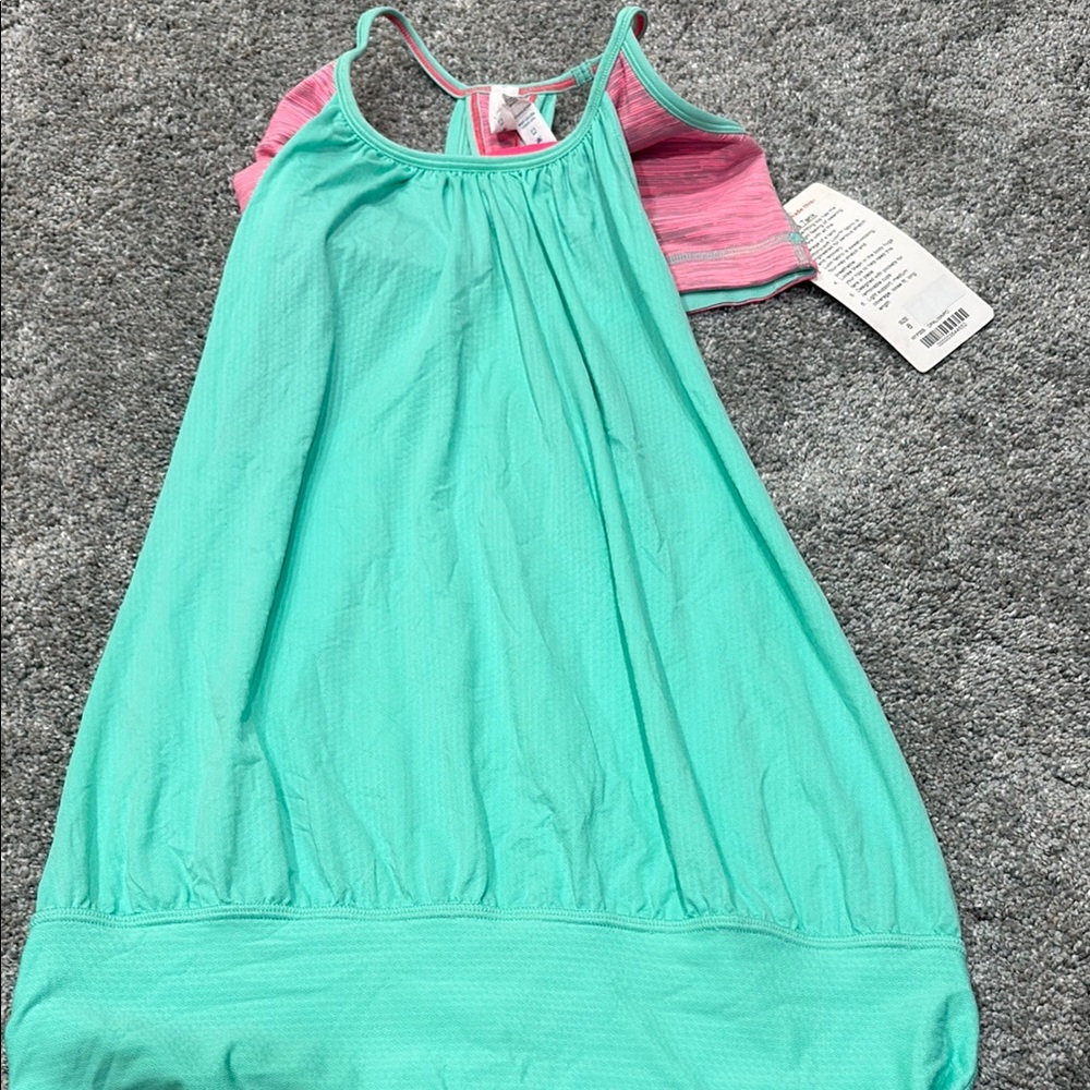 NWT lululemon No Limits Tank green & pink. Attached bra w slots for cups size 6